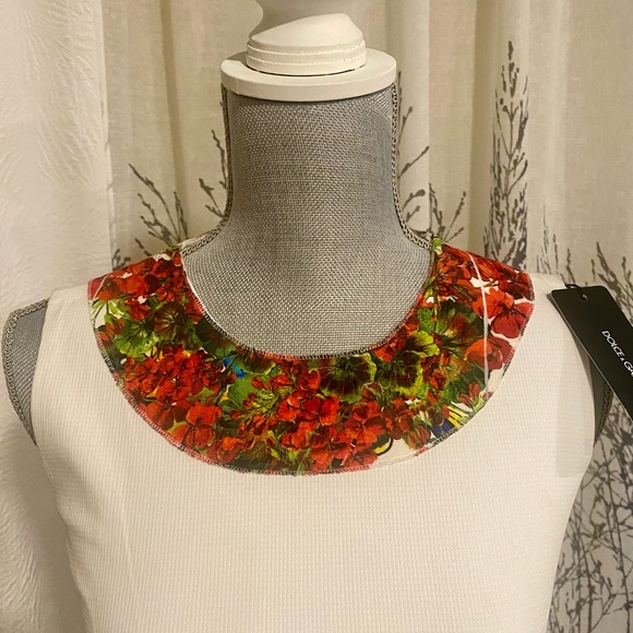 SEXY Dolce & Gabbana Fitted Off White Dress with Colourful Collar 🌷 - Picture 6 of 11